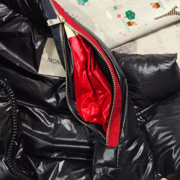 Moncler Shiny Lightweight Casual Warm Down Vest - Picture 3 of 13